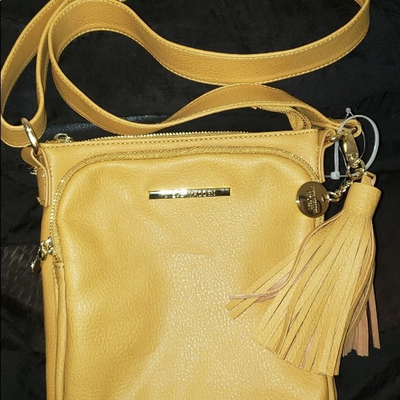 Steve Madden Handbags - Steve Madden crossbody purse